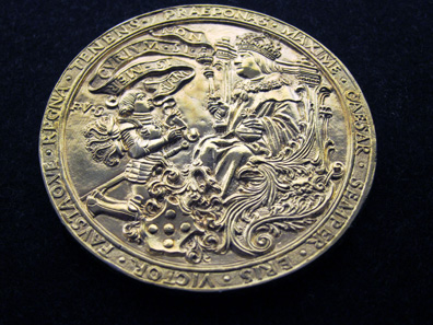 Medal in occasion of the reconciliation of Ritter Franz von Sickingen with emperor Maximilian I. Silver, gilded, 1518. Photo: KW.