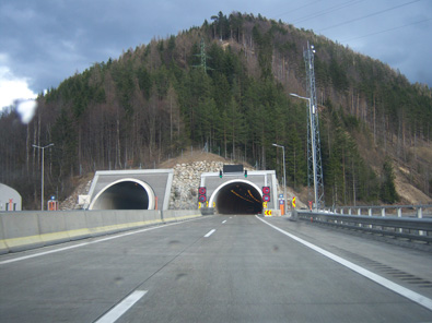 Semmering tunnel. Western portal. Photo: My friend / Wikipedia. http://creativecommons.org/licenses/by-sa/3.0/deed.de.