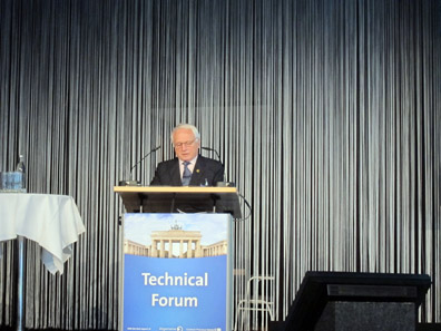 Albert M. Beck opening the Forum. Photo: BS.