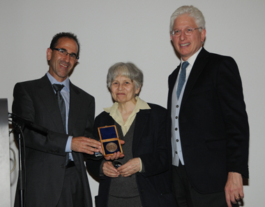 From left: Haim Gitler, curator of numismatics at the Israel Museum and president of the Israel Numismatic Society; Prof. Alla Kushnir-Stein, recipient of the Meshorer Prize; James Snyder, director of the Israel Museum, Jerusalem.