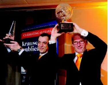 RDM designer Juan José Sánchez Castaño (left) and Maarten Brouwer (right) at the Coin of the Year award ceremony in Berlin. Source: Currency News.