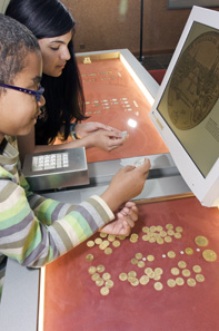 Seeking out new approaches: New media and new technologies help make the subject material more accessible, particularly for young people. © MoneyMuseum, Zurich.