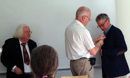 David Hendin receives Gunnar Holst Numismatic Foundation Medal of 2013 from Yngve Karlsson while Foundation President Bengt Holmén looks on.