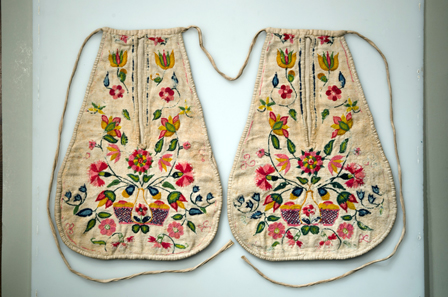 Bags to tie round. England, 1st half 18th century. BN inv. no. 96/601.