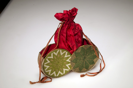 Purse in the shape of a tin. Southern Germany, ca 1850-1880. BN inv. no. 56/119.