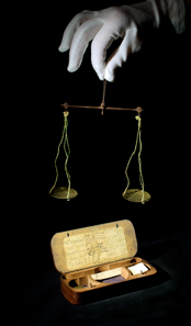 Guinea scales, 1700-1850. By 1798, the Mint made high value gold coins such as guineas, but hardly any silver or copper coins. People often used portable scales, such as these, to check their coin was the correct weight and not a forgery. © Historic Royal Palaces.