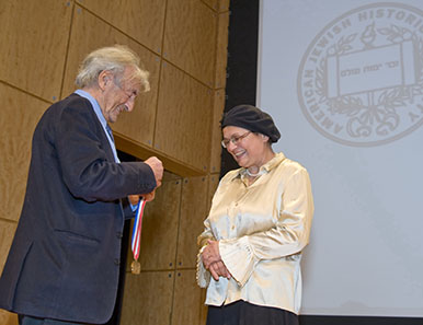 Elie Wiesel presenting the Emma Lazarus Statue of Liberty Award to Avital Sharansky, courtesy of the American Jewish Historical Society, photo Melanie Einzig.