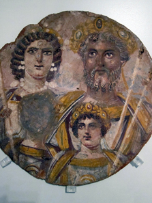 The family of Septimius Severus. Contemporary tondo, c. 199-201. The depiction of Geta was erased because of his damnatio memoriae. Berlin, Antikensammlung, inv. nr. 31329. Photograph: Ursula Kampmann.