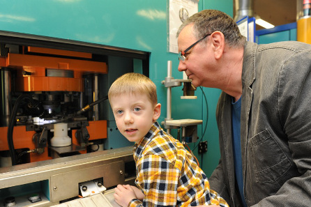 Brodschat and his grandson start the embossing machines. Photographer Norbert Meise/Stephan Tiede Berlin © Staatliche Münze Berlin.
