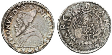 Venice, Nicolò Tron, Doge (1471-1473). Lira Tron. Bust of Nicolò Tron, turning to the left, in full vestment with red, ermined coat and ducal hat (cornu ducale). Rv. Winged lion of Saint Marcus, holding the gospel in his paws, surrounded by wreath. © MoneyMuseum, Zurich.
