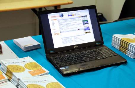 CoinsWeekly Special issue, the official fair catalog in German, was very popular among visitors. Photograph: © numiscontrol.
