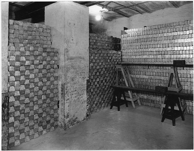 A view, as it might have looked like in such a room in 1935 or so: the variant with bars. Photograph: National Archives and Records Administration 296609.