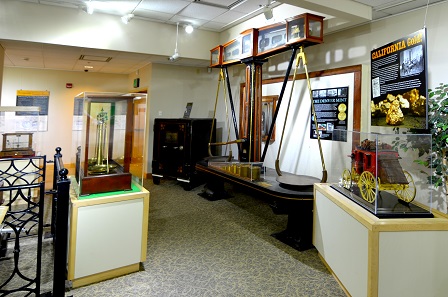 Visitors can see a historical balance. This device was the first mass measuring instrument and was essential to miners.