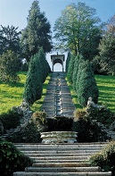 Villa Cicogna's water stairs. Photo: Francesco Cicogna Mozzoni / https://creativecommons.org/licenses/by-sa/3.0/