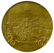 Huldigungsmedaille of the city of Vienna on the 50-year jubilee of the ascension of the throne of Francis Joseph I. Medalist Anton Scharff (1845-1903). Cast and engraved by Karl Waschmann, 1898. Cast, made of two halves, 115 1/2 ducats (404 g). Inv.-No. 140777, dia. 136.5mm. © KHM-Museumsverband.