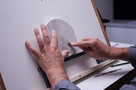 The design is transferred onto the plaster. Photo: State Mints of Baden-Württemberg.