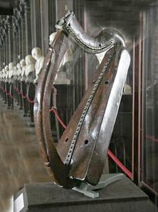 The Brian Boru harp, currently housed in Trinity College. Photo: Marshall Henrie, CC-BY 3.0.