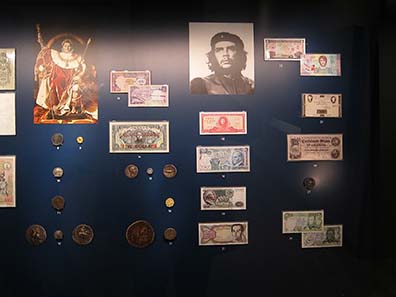 Showcase dedicated to the portrait of rulers. Photo: UK.