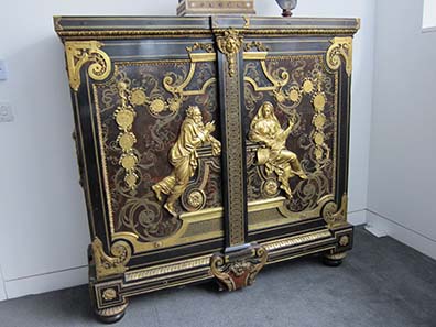A magnificent coin cabinet. Photo: UK.