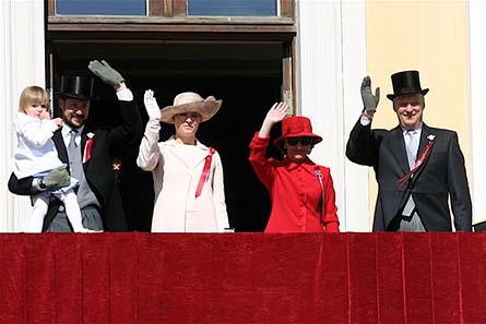 The Norwegian Royal Family. From left to right: HRH Princess Ingrid Alexandra, HRH The Crown Prince, HRH The Crown Princess, HM The Queen and HM The King. (Taken on May 17th 2007) - Source: Ernst Vikne / Wikipedia.