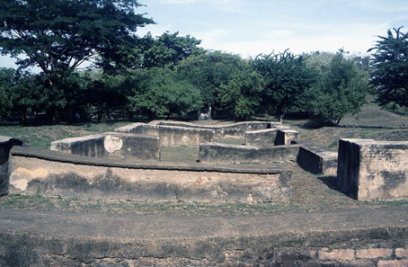 Excavated foundation walls still bear witness to the Léon of past times. Photo: Helmut Haefner / CC BY-SA 3.0