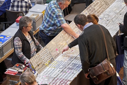 The tables of coin dealers were surrounded by a lot of people, too. Photo: WMF.