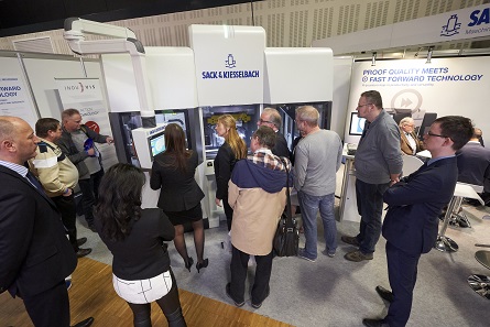 Visitors admiring the capabilities of the latest innovation of Sack & Kiesselbach, the TMA-350. Photo: WMF / Andreas Schoelzel.