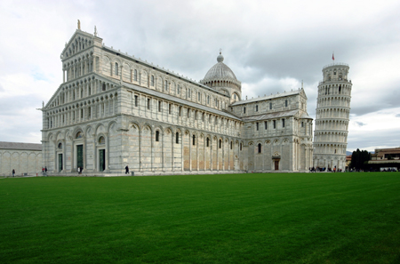 Piazza dei Miracoli with Pisa Cathedral and the Leaning Tower. Photo: © José Luiz Bernardes Ribeiro / CC BY-SA 3.0