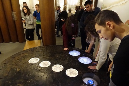 A digital display that allows you to design your own coin with Hebrew letters. Photo: UK.