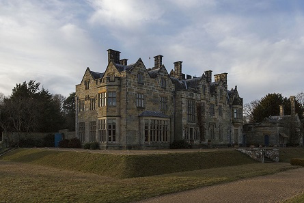 Scotney Castle mansion. © National Trust Images Oskar Proctor.