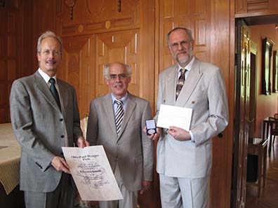 From l. to r. Marcel Häberling, president of the Association of Swiss Professional Numismatists, Dr. Ulrich Klein, former director of the coin cabinet of the state museum in Stuttgart and Professor Emmerig of the Institute for Numismatics and Monetary History of the University of Vienna.