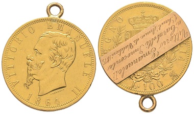 Vittorio Emanuele II. 100 lire, Turin, 1864. MIR 1076a (R3). Incl. a loop and a hand-written note stating that this was a gift from Vittorio Emanuele given to Carabelli Innocente in 1875. Very fine+. Estimate: 1,000 euros. From Gadoury Auction (November 17, 2018), no. 1745.