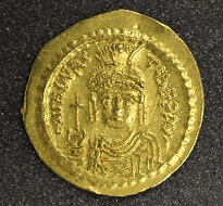 Maurice Tiberius, solidus, 583-601, gold, Constantinople. Photo: The Hunterian.