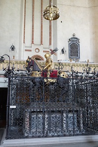 The grave of the owner and donor of the stolen crown: Charles IX. Photo: KW.