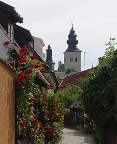 There are still a few quiet alleys in Visby after all, especially when the luxury liners have left. Photo: KW.