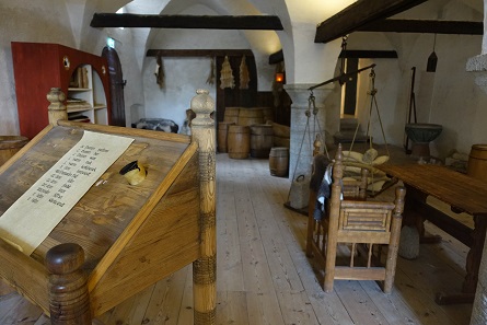 A look into the reconstruction of a trade office around 1280. Photo: KW.