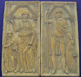 Stilicho (r.) with his wife Serena and the son Eucherius (l.) on an ivory diptych. Replica from Römisch-Germanisches Zentralmuseum Mainz. Original c. 395 AD, today in Monza. Source: Wikipedia.