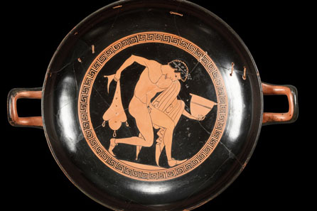 53: Attic bowl of Onesimos. About 490 B. C. H 9.3 cm, diameter without handles 23.2 cm. From Waltz Collection, 1970s. Estimate: 20,000 Euros. End result: 414,000 Euros.