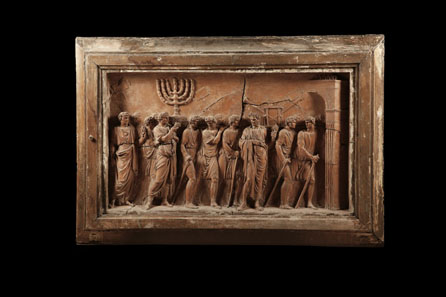 576: Terracotta bozzetto of the reliefs of the Arch of Titus. One of two terracotta reliefs, 60 x 100 cm (without frame). 1st half of 19th cent. For both estimate: 75,000 Euros. End result: 109,250 Euros.